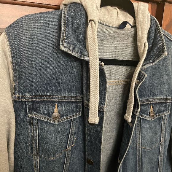 H&M JeanJacket w/ Sweatshirt Arms & Hoodie; Men’s Small; Like New; $15 - Picture 4 of 16